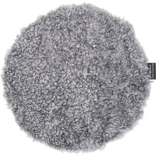Skinnwille, Curly Siddepude i fårskind ø34 cm Charcoal grey Silver