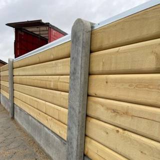 Beton/træ: Blokhus profil inkl. betonstolper, betonbundplade og tilbehør