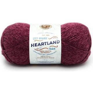 Lion Brand Heartland 136-148L Badlands Indhold: Uni color: 100% akryl Tweed: 94% akryl, 6% viskose Vægt/længde: Uni color: 142 g = 230 meter Tweed: 113 g = 183 meter Anbefalede pinde:5.50 cm Strikkefasthed:10 x 10 cm = 16 m x 22 p Vask:Maskinvask / Finvask.