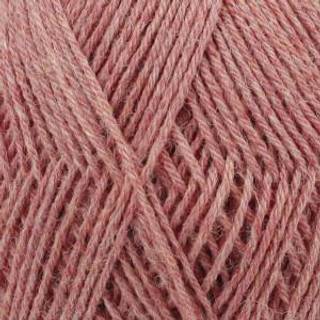 DROPS Nord 20 Blush (Mix) Indhold: 45% Superfin Alpaca, 30% Polyamid, 25% Peruviansk Highland Uld Garngruppe: A (23 - 26 masker) / 4 ply / fingering Vægt/længde: 50 g = ca. 170 meter Anbefalede pinde: 3 mm Strikkefasthed: 10 x 10 cm = 24 m x 32 p Håndvask, max 30°C / Tørres fladt.
