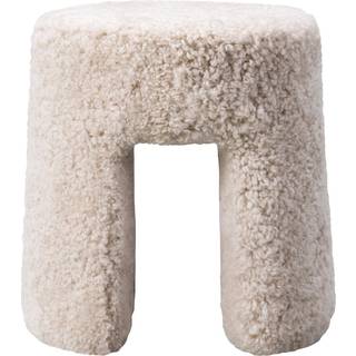 Fredericia Furniture Sequoia siddepuf Fåreskind moonlight