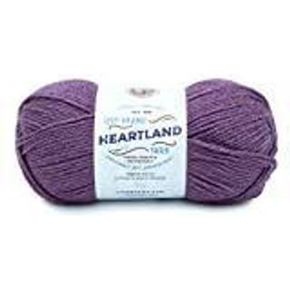 Lion Brand Heartland 136-143T Kobuk Valley Indhold: Uni color: 100% akryl Tweed: 94% akryl, 6% viskose Vægt/længde: Uni color: 142 g = 230 meter Tweed: 113 g = 183 meter Anbefalede pinde:5.50 cm Strikkefasthed:10 x 10 cm = 16 m x 22 p Vask:Maskinvask / Finvask.