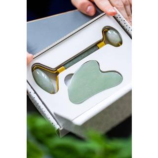 Grums The Gua Sha Box (Jade Heart Stone + Roller) (1 sæt)