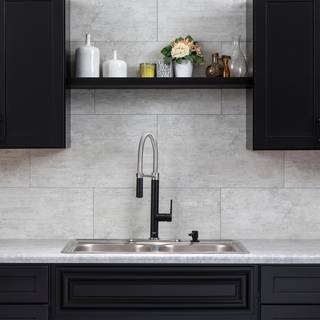 Palisade 23.2 in. X 11.1 in. Interlocking vinylv?g/backsplash -paneler i vindkast (10 pakke)