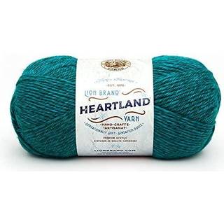Lion Brand Heartland 136-171M Cuyahoga Valley Indhold: Uni color: 100% akryl Tweed: 94% akryl, 6% viskose Vægt/længde: Uni color: 142 g = 230 meter Tweed: 113 g = 183 meter Anbefalede pinde:5.50 cm Strikkefasthed:10 x 10 cm = 16 m x 22 p Vask:Maskinvask / Finvask.