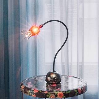 serien.lighting Poppy Table, sort/rubinrød