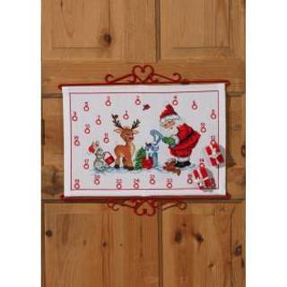 Broderikit Nisse v/vandpost B5125/50 Korssting & stikkesting teknikker Farverig nisse ved vandpost 50x33cm Aida stof Inkl. ringe, uden beslag DMC Mouliné: 22 livlige farver.