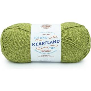 Lion Brand Heartland 136-175H Haleakala Indhold: Uni color: 100% akryl Tweed: 94% akryl, 6% viskose Vægt/længde: Uni color: 142 g = 230 meter Tweed: 113 g = 183 meter Anbefalede pinde:5.50 cm Strikkefasthed:10 x 10 cm = 16 m x 22 p Vask:Maskinvask / Finvask.