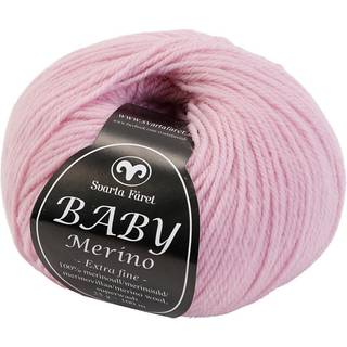Svarta Fåret Baby Merino 08 Grå Indhold: 100% Merinould Superwash Vægt/længde: 25 g = ca. 100 meter Anbefalede pinde: 3 mm Strikkefasthed: 10 x 10 cm = 28 m Maskinvask, max 30°C / Tørres fladt.