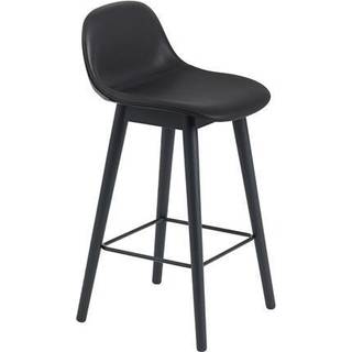 Muuto - Fiber Bar Stool w.Backrest, Wood Base, H:65cm, Silk Leather - Black/Black - Barstole og bartaburetter - Iskos-Berlin - Sort - Træ/Syntetisk