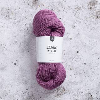 Järbo 2 tr Ull 100g 74126 Tea rose Indhold: 100% Uld Vægt/længde: 100 g = ca. 300 meter Anbefalede pinde: 3.50 mm Strikkefasthed: 10 x 10 cm = 21 m x 30 p Håndvask / Tørres fladt.