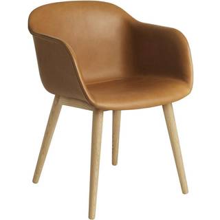 Muuto Fiber Spisebordsstol med Armlæn og Træ Base Læder Polstret Cognac/Eg