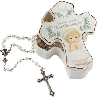 Precious Moments Communion Rosary With Box | Velsignelser p? din f?rste nattverdspige bisque porcel?n/plastik rosenkransekasse med rosenkrans | N