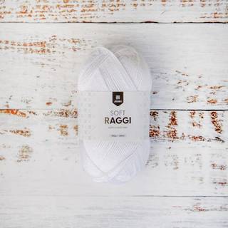 Järbo Soft Raggi 100g 31210 White Indhold: 65% Premium mikro akryl, 30% bambus, 5% polyester elastan Vægt/længde: 100 g = ca. 268 meter Anbefalede pinde: 3 mm Strikkefasthed: 10 x 10 cm = 25-26 m x 38 p Maskinvask, max 30°C / Tørres fladt.