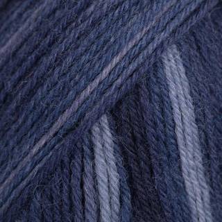 DROPS Fabel Long Print 917 Havdyb Indhold: 75% Uld, 25% Polyamid Garngruppe: A (23 - 26 masker) / 4 ply / fingering Vægt/længde: 50 gram = ca. 205 meter Anbefalede pinde: 3 mm Strikkefasthed: 10 x 10 cm = 24 m x 32 p Finvask eller Uldvask 40ºC / Brug aldrig skyllemiddel / Tørres fladt.