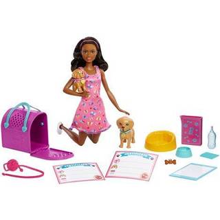 Barbie Pup Adoption Doll & Accessories Set med Color-Change 2 Pets Carrier & 10 Tilbehør Brunette dukke i lyserød kjole