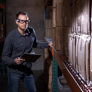 Coast SPG500 Sikkerhedsbrille med inspektionslygte og UV beskyttelse - 160 lumen