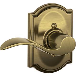 Schlage Accent Lever med Camelot trim ikke -drejningslås i antik messing - venstrehåndet