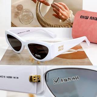 Miu Miu MU06YS 1425S0 54 Solbriller Kvinder Hvid - White - 54mm