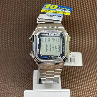 Casio VINTAGE Unisex Ur i Sort og Sølv (Ø 32 mm & Ø 34 mm)