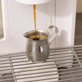 RSVP International Endurance Kitchen Collection Bell Shaped Creamer/Milk Pitcher för espressomaskin med handtag och häll pip liten 3 oz. Kapacite