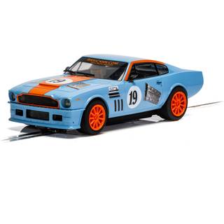 Scalextric, Aston Martin V8 - Gulf Edition - Rikki Cann Racing [Levering: 1-2 dage]