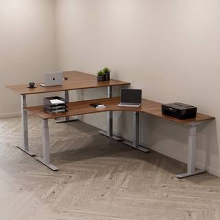 Hæve sænkebord hjørneskrivebord - Premium, Størrelse 200x200 cm, Bordplade Valnød, Stativ Sølv