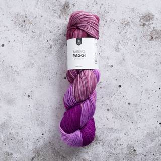 Järbo Merino Raggi 100g 12 Redcurrant and cerise Indhold: 75% Merinould, 25% Polyamid Vægt/længde: 100 g = ca. 278 meter Anbefalede pinde: 3.00 mm Strikkefasthed: 10 x 10 cm = 25 m x 34 p Kan vaskes i maskinen, finvask 30ºC, uden skyllemiddel / Tørres fladt.