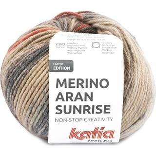 Katia Merino Aran Sunrise 300 Blegbrun-Rustrød-Jeansblå Indhold: 52% merinould, 48% akryl Vægt/længde: 100 g = ca. 155 meter Anbefalede pinde: 4.5-5.5 mm Strikkefasthed: 10 x 10 cm = 16 m x 20 p Vask: Maskinvask 30℃ / Kan tørretumbles.