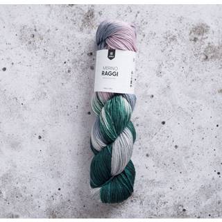 Järbo Merino Raggi 100g 14 Sage and powder rose Indhold: 75% Merinould, 25% Polyamid Vægt/længde: 100 g = ca. 278 meter Anbefalede pinde: 3.00 mm Strikkefasthed: 10 x 10 cm = 25 m x 34 p Kan vaskes i maskinen, finvask 30ºC, uden skyllemiddel / Tørres fladt.