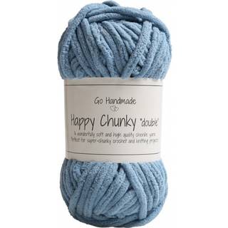 Go Handmade Happy Chunky Double 17884 Jeans blå Indhold:100% Polyester Vægt/længde:50 g = 33 m Anbefalede pinde:6-10 mm Kan maskinvaskes på maks. 40°C / Tørres fladt.