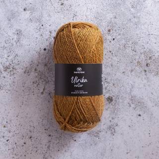 Svarta Fåret Ulrika Natur 08 moss nature Indhold: 100% uld Vægt/længde: 50 g = ca. 100 meter Anbefalede pinde: 4 mm Strikkefasthed: 10x10 cm = 20 masker 32 rækker Vaskes i hånden / Tørres fladt.