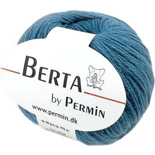 Permin Berta 10 Havblå Indhold:55% Uld, 45% bomuld Vægt/længde:50 g = ca. 175 m Anbefalede pinde:3½ - 4 mm Strikkefasthed:10 x 10 cm = 22 m x 32 p Kan vaskes på maskine, maks. 30°C / Tørres fladt.