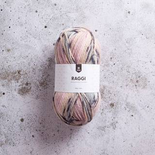 Järbo Raggi 100g 15202 Rosey meadow Indhold: 70% Superwash Uld / 30% Polyamid Vægt/længde: 100 gram = ca. 150 meter Anbefalede pinde: 4.50 - 5.50 mm Strikkefasthed: 10 x 10 cm = ca 18 / 16m x 24 / 21p Anbefalet hæklenål: 4.50 mm Hæklefasthed: 10 x 10 cm = ca 14 fm x 17 p Maskinvask 40°C / Tørres fladt / Brug ikke skyllemiddel.