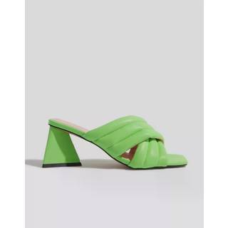 Julise Sandaler, Summer Green, 36