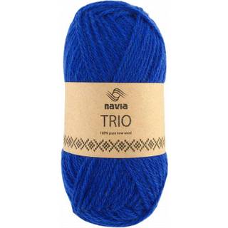 Navia Trio 312 Kongeblå Indhold: 100% Uld Vægt/Længde: 50 g = ca. 120 meter Anbefalede pinde: 4,5 mm Strikkefasthed: 10 cm = 19 masker Vaskes i hånden / Tåler ikke tørretumbling, tørres fladt..