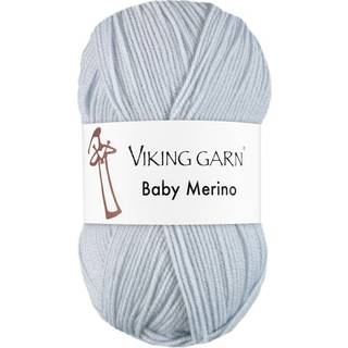 Viking Trend Baby Merino 220 Lys blå Indhold: 100% Merinould "superwash" Vægt/længde: 50 gram = ca. 175 meter Anbefalede pinde: 3 mm Strikkefasthed: 10 cm = 28 m Tåler maskinvask, uldvask max 40°C. Tørres fladt.