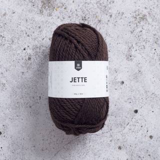 Järbo Jette 13 Coffee kick Indhold:100% ubehandlet ren uld Vægt/længde: 50 g = ca. 50 meter Anbefalede pinde: 7 mm Strikkefasthed: 10 x 10 cm = 12 m x 18 p Vask:Håndvask.