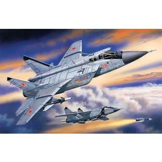 MiG-31 Foxhound Russian Heavy Interceptor Fighter