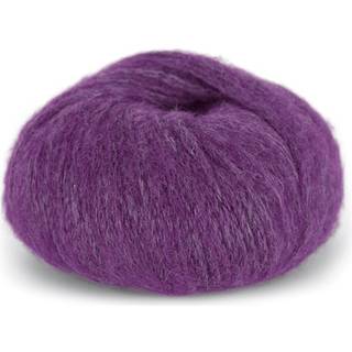Du Store Alpakka Pus 4060 Purpur Indhold: 70% baby alpakka, 17% akryl, 13% polyamid Vægt/længde: 50 g = ca. 100 meter Strikkefasthed: 10 cm = 12 m Anbefalede pinde: 9.00 mm Vask: Maskinvask 30 °C / Tåler ikke tørretumbling / Tørres fladt.