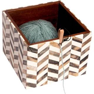Knitpro Garnskål Pearly Meget smukt udformet garnskål fra KnitPro. Det perfekte redskab til at holde dit garnnøgle, mens du strikker eller hækler. .