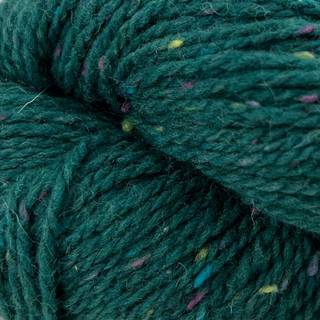 Permin Dagmar 03 Grøn Indhold: 75% Økologisk Merinould, 25% Polyamid Vægt/længde: 50 g = ca. 150 meter Anbefalede pinde: 4,50 mm Strikkefasthed: 10 x 10 cm = 18 masker x 26 rækker Vaskes i hånden ved 30ºC / tåler ikke tørretumbling, tørres fladt.