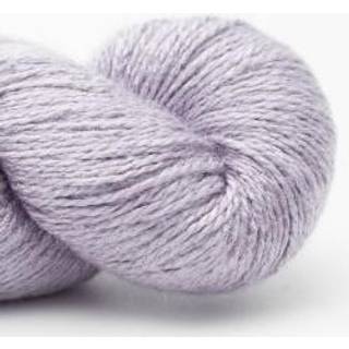 BC Garn Jaipur Peace Silk 46 Lilla Indhold: 100% silke Vægt/længde: 50 g = ca. 300 meter Anbefalede pinde: 2-3 mm Strikkefasthed: 10 x 10 cm = 24 m Vask: Håndvask.