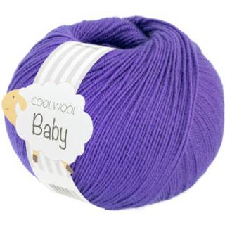 Lana Grossa Cool Wool Baby 317 Violet Indhold:100% ren ny, ekstrafin merinould Vægt/Længde: 50 g = ca. 220 meter Anbefalede pinde: 2.50-3.00 mm Strikkefasthed: 10 x 10 cm = 28 m x 39 p Vask:Finvask 30º/ Tørres fladt.