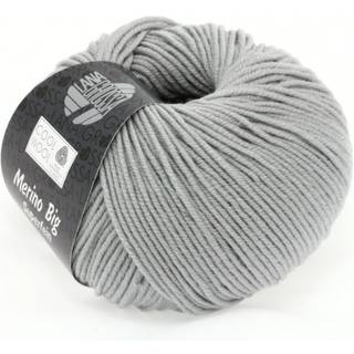 Lana Grossa Cool Wool Big 928 Mellem Grå Indhold:100% ren ny, ekstrafin merinould Vægt/Længde: 50 g = ca. 120 meter Anbefalede pinde: 3.50-4.00 mm Strikkefasthed: 10 x 10 cm = 19 m x 26 p Vask:Finvask 30º/ Tørres fladt.
