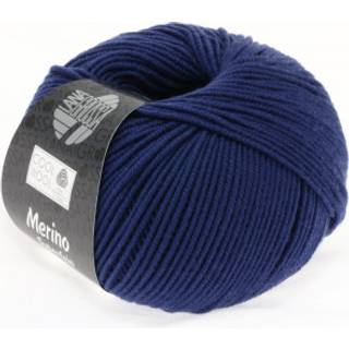 Lana Grossa Cool Wool 440 Ultramarineblå Indhold:100% ren ny, ekstrafin merinould Vægt/Længde:50 g = ca. 160 meter Anbefalede pinde: 3.00-3.50 mm Strikkefasthed:10 x 10 cm = 24 m x 34 p Vask:Finvask 30º/ Tørres fladt.