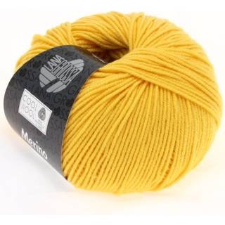 Lana Grossa Cool Wool 419 Gul Indhold:100% ren ny, ekstrafin merinould Vægt/Længde:50 g = ca. 160 meter Anbefalede pinde: 3.00-3.50 mm Strikkefasthed:10 x 10 cm = 24 m x 34 p Vask:Finvask 30º/ Tørres fladt.