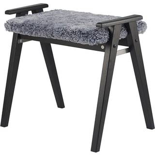 Oscarssons Möbel, Alme Stool Sortbejdset eg/fåreskind lysegrå