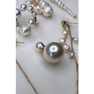 Mellow Moon - Behind Ear Pearl Earring - Forgyldt