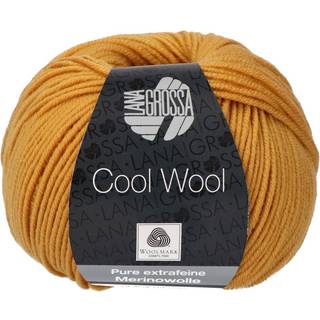 Lana Grossa Cool Wool 2042 Mørk oliven Indhold:100% ren ny, ekstrafin merinould Vægt/Længde:50 g = ca. 160 meter Anbefalede pinde:3-3.5 mm Strikkefasthed:10 x 10 cm = 24 m x 34 p Vask:Finvask 30º/ Tørres fladt.